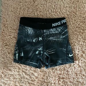 NIKE pro shorts - black/gray - 3in length